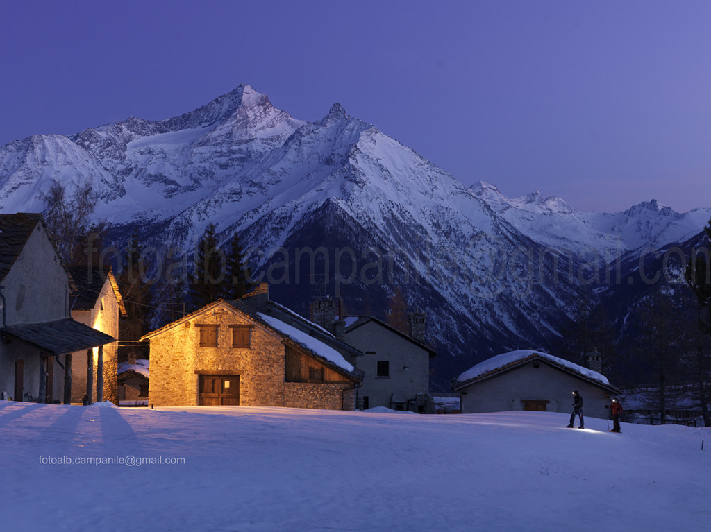 Hikers with snowshoe, Vetan di Mezzo, Vetan, Aosta Valley, Val d'Aosta, Italy