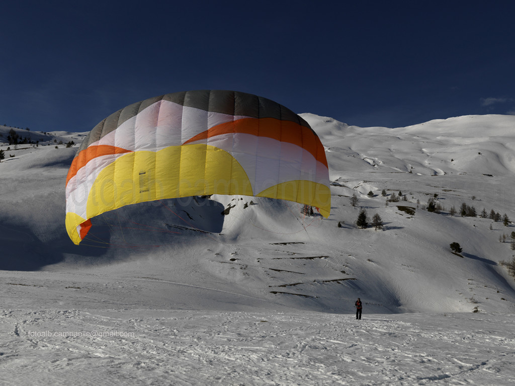 61 Valle Aosta Vetan 805 cut snow kite al pianoro di Pesse 0000