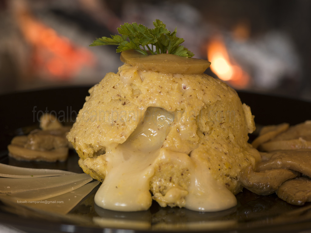 Val Seriana 829 Hotel Alpino, polenta con formaggio e funghi