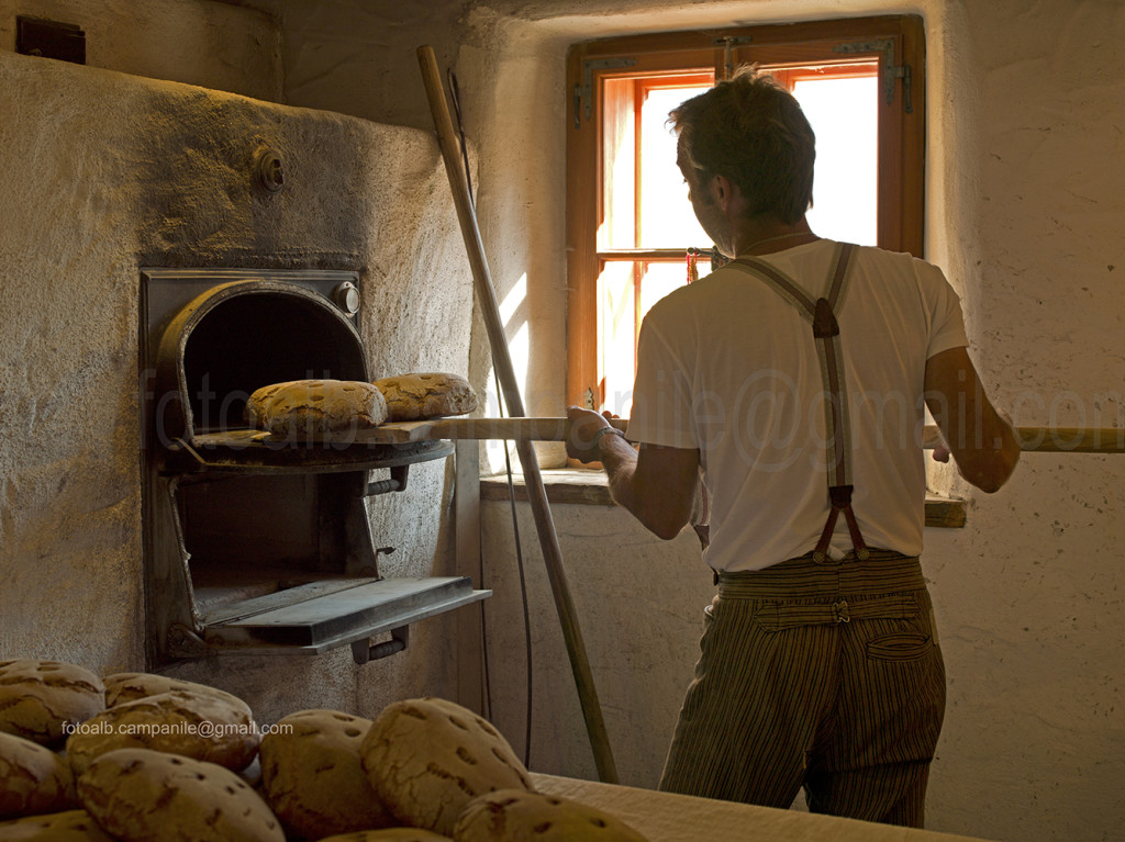 020 Austria 277 Abtenau Gasthof Sonnleitn, preparazione pane