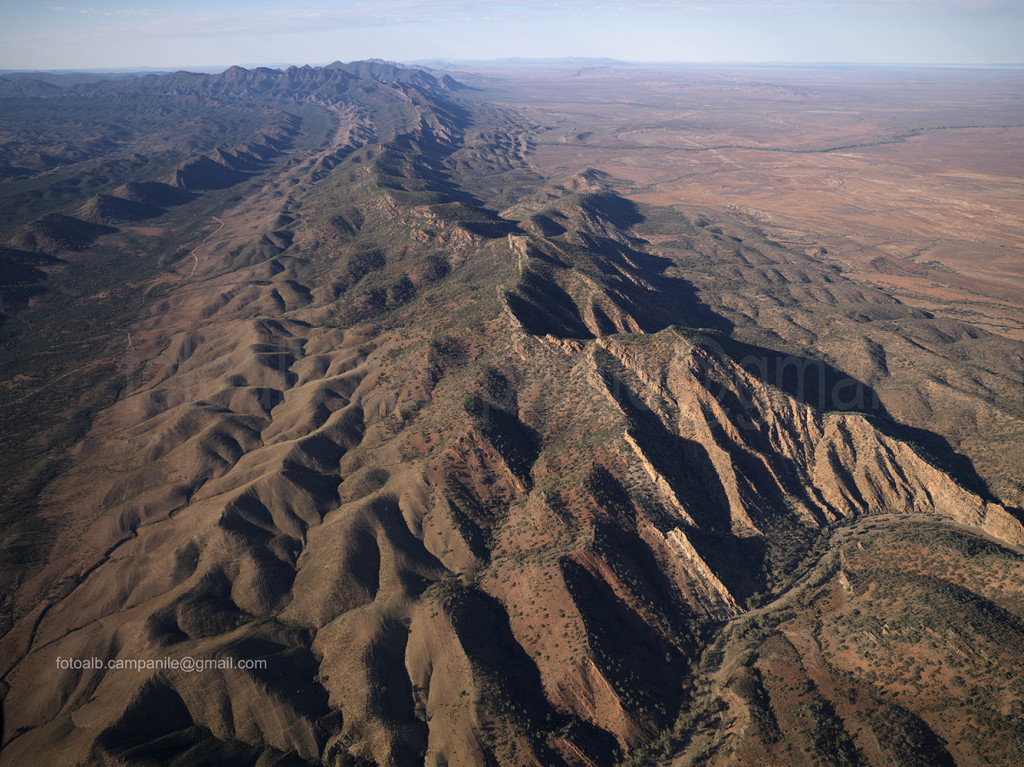 South Australia 627 Flinders Ranges NP, Wilpena Pound, vista aerea 0000