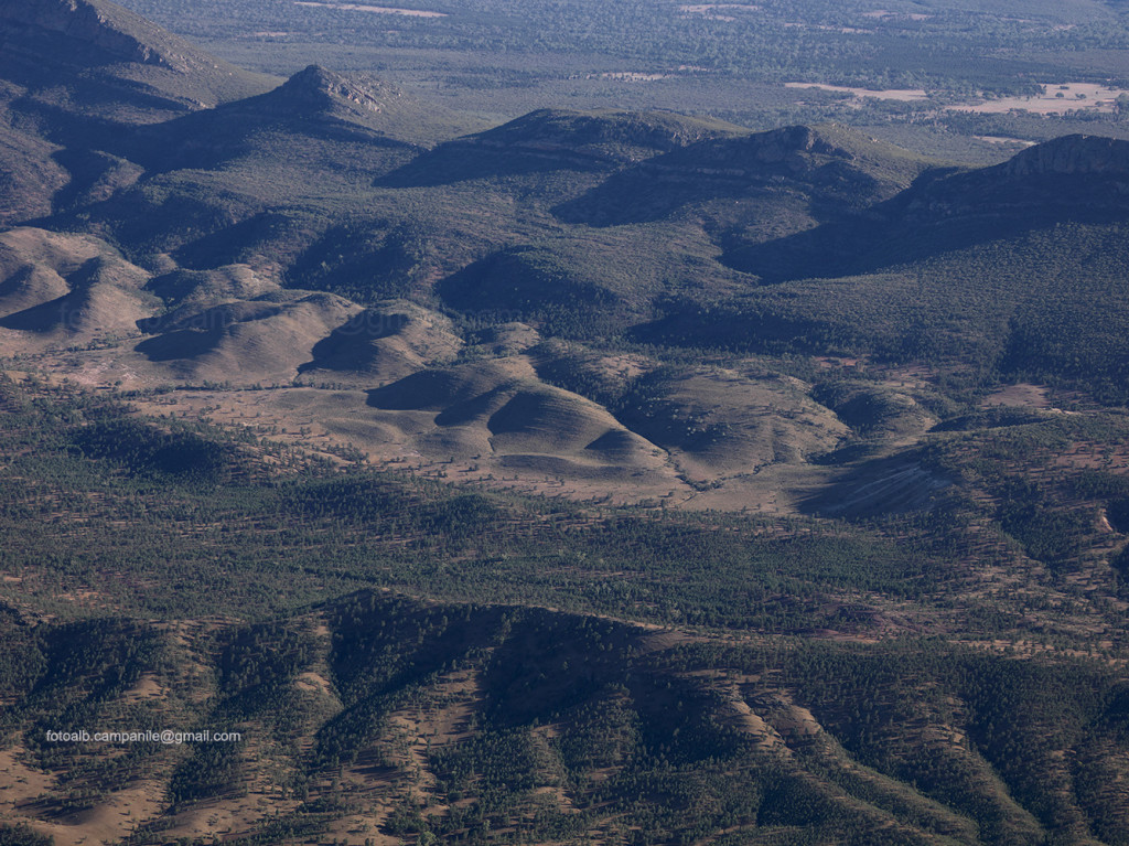 South Australia 542 Flinders Ranges NP, Wilpena Pound, vista aerea 0000