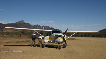 South Australia 698 Flinders Ranges NP, Wilpena Pound, aeroporto 0000