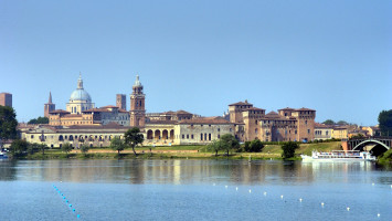 Mantova dal lago - Foto Archivio Comune di Mantova