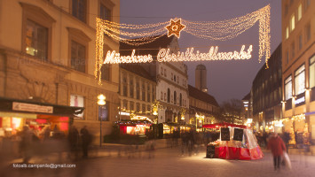 Christmas market, crib market, Munich, Bavaria, Germany, Europe Alberto Campanile Canon EOS 5D Mark II  2014-12-03 16:40:42 Alberto Campanile f/9 2sec ISO-100 24mm