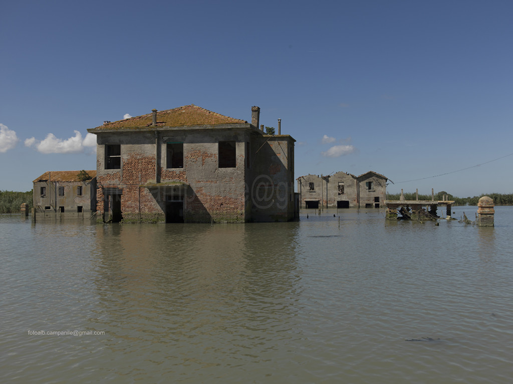 House, Batteria island, Po river, Porto Tolle, Polesine, Veneto, Italy, Europe Alberto Campanile Hasselblad H3D  2014-08-17 11:03:26 Alberto Campanile f/9.5 1/640sec ISO-100 60mm