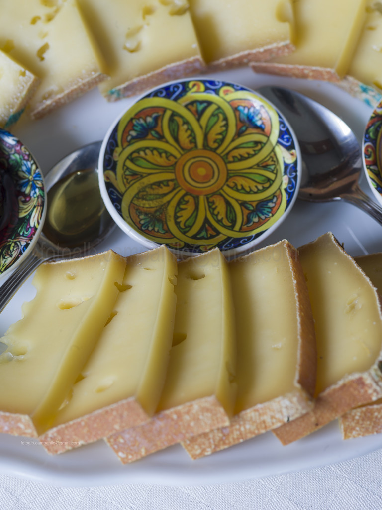 Fontina cheese, Crotta di Vegnerons, Chambawe, Aosta Valley, Italy, Europe