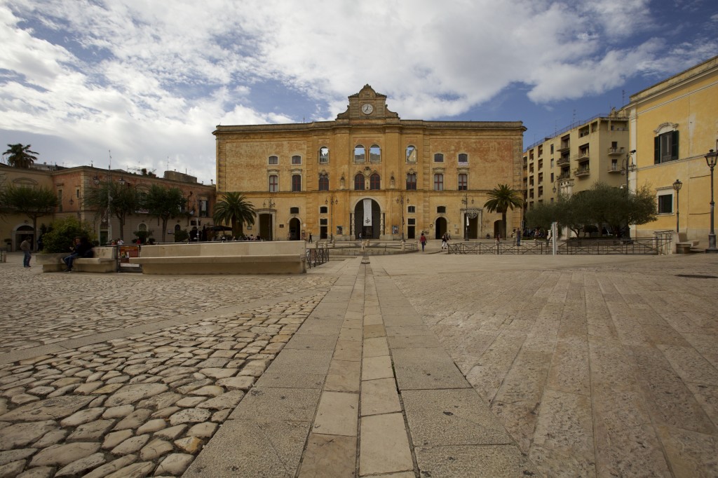 Palazzo dell'Annunziata, Piazza Vittorio Veneto (1)