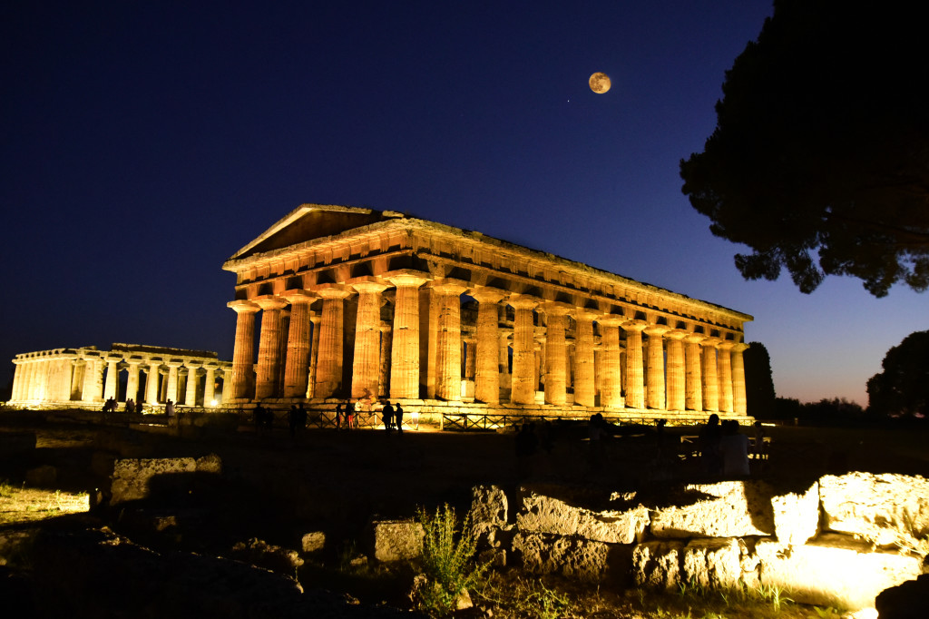 Paestum notte