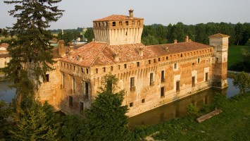 Castello-di-Padernello-Esterno-Foto-di-Virginio-Gilberti-13-compressor