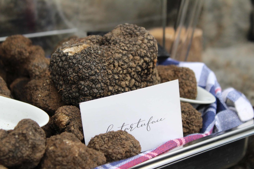 Stand di Le Tartufaie alla Mostra Mercato Tartufo Bianco, Credit Adelina Zarlenga (2)