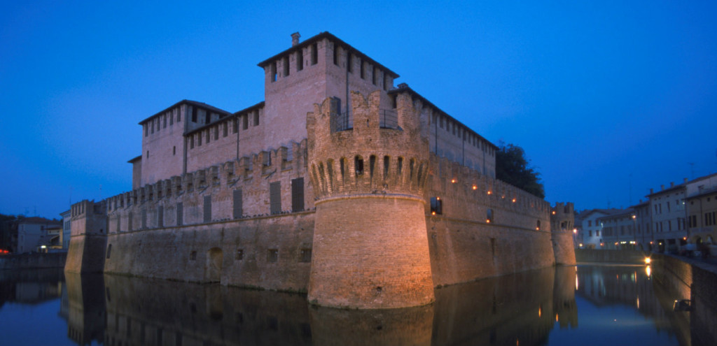 Castelli del Ducato di Parma e Piacenza - Rocca di Fontanellato by night