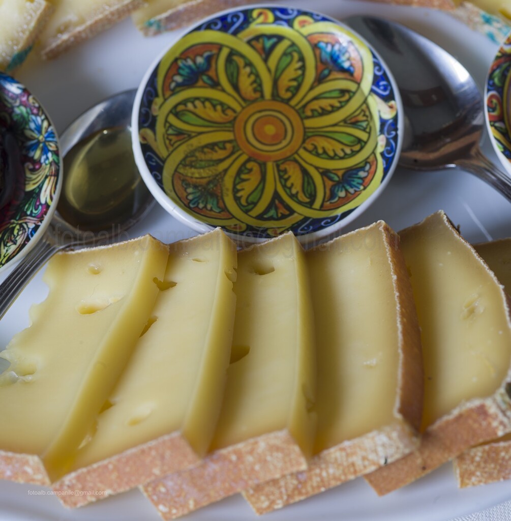Fontina cheese, Crotta di Vegnerons, Chambawe, Aosta Valley, Italy, Europe