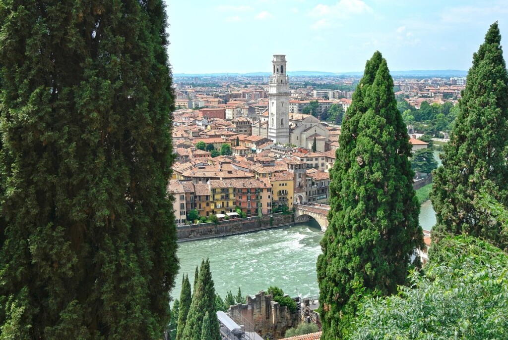Veduta su Verona e l'Adige