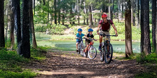 Tante le proposte di percorsi ciclabili per le famiglie credits Turismo FVG