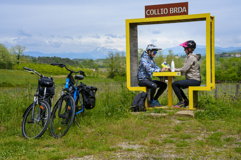 Collio/Brda slovena, cicloturisti tra i vigneti credits Turismo FVG