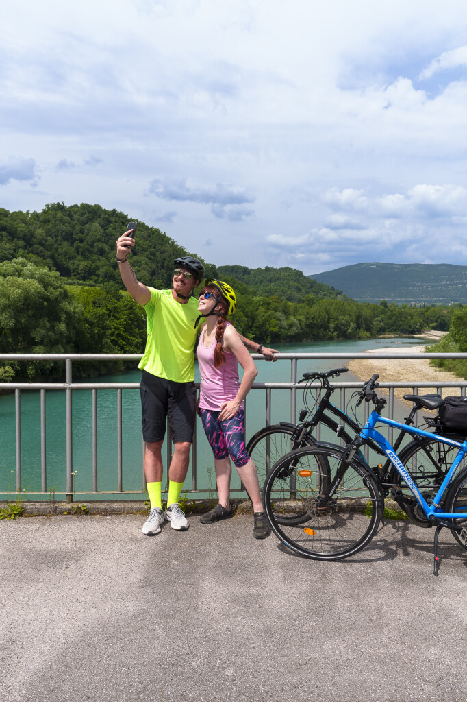 Cicloturisti sul ponte di Straccis credits Turismo FVG